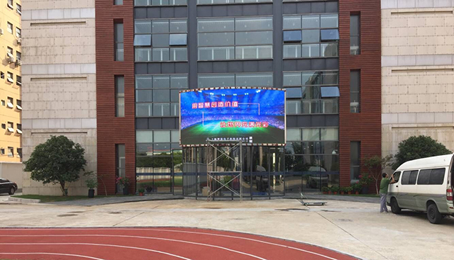 上海諾美國際學校戶外LED顯示屏由智彩科技定制、安裝